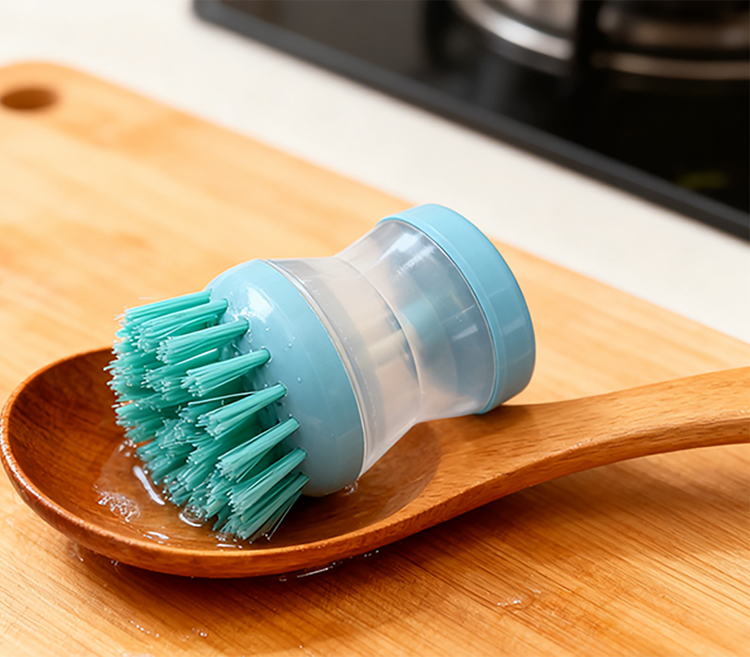 Perie de vase cu rezervor pentru detergent – 2 + 2 Gratis